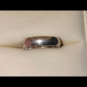 Woman's White gold wedding band